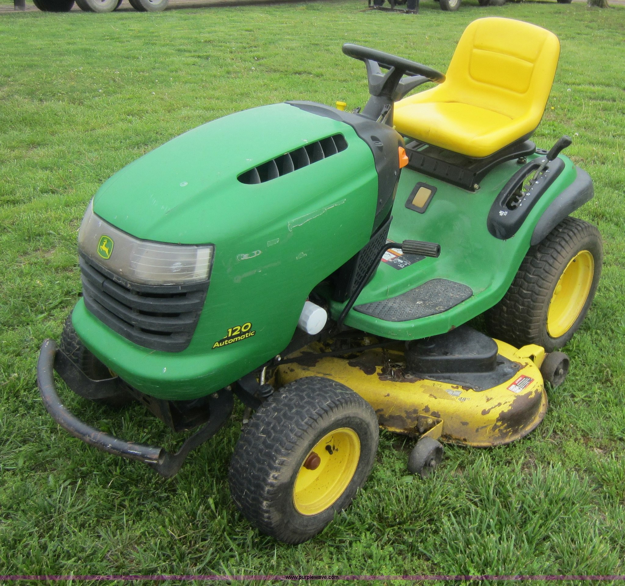 V9026 image for item V9026 John Deere L120 lawn mower