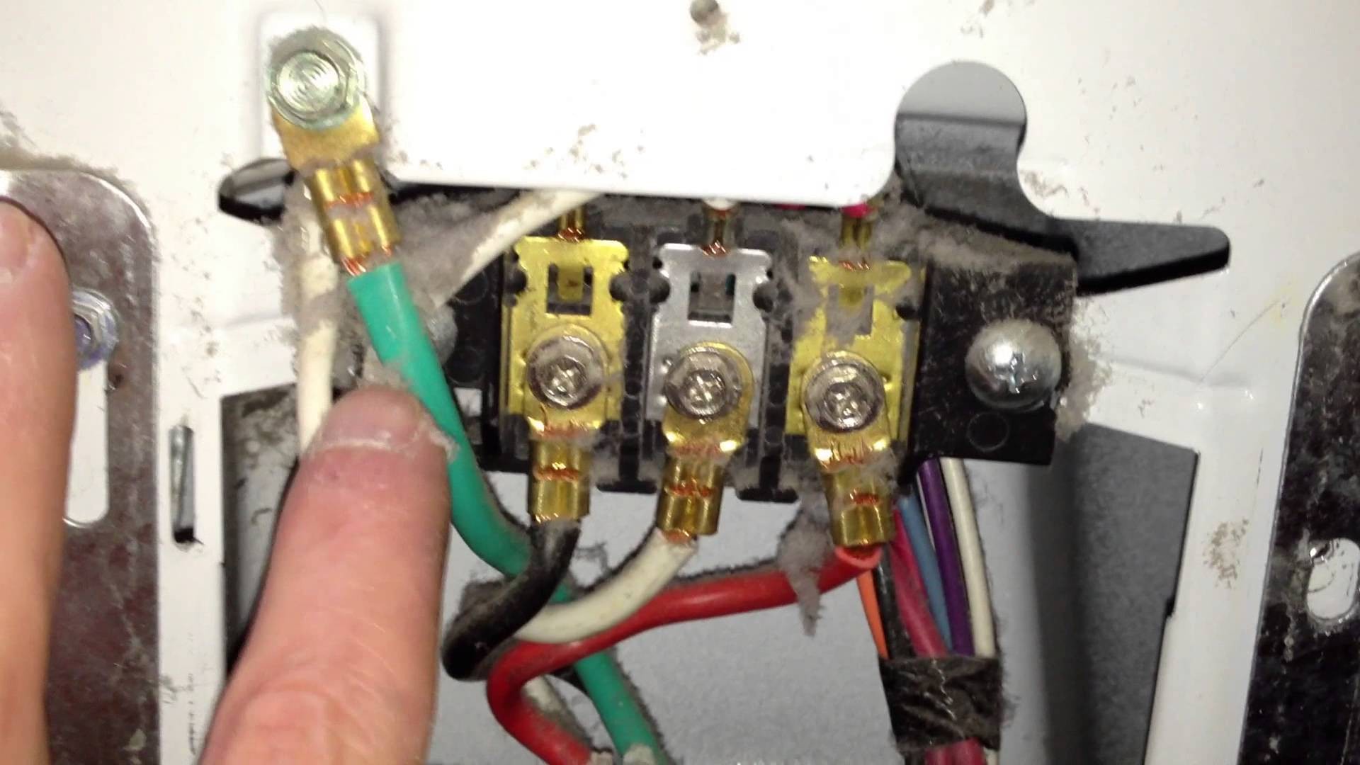 How to Correctly Wire a 4 Wire Cord in an Electric Dryer Terminal Block