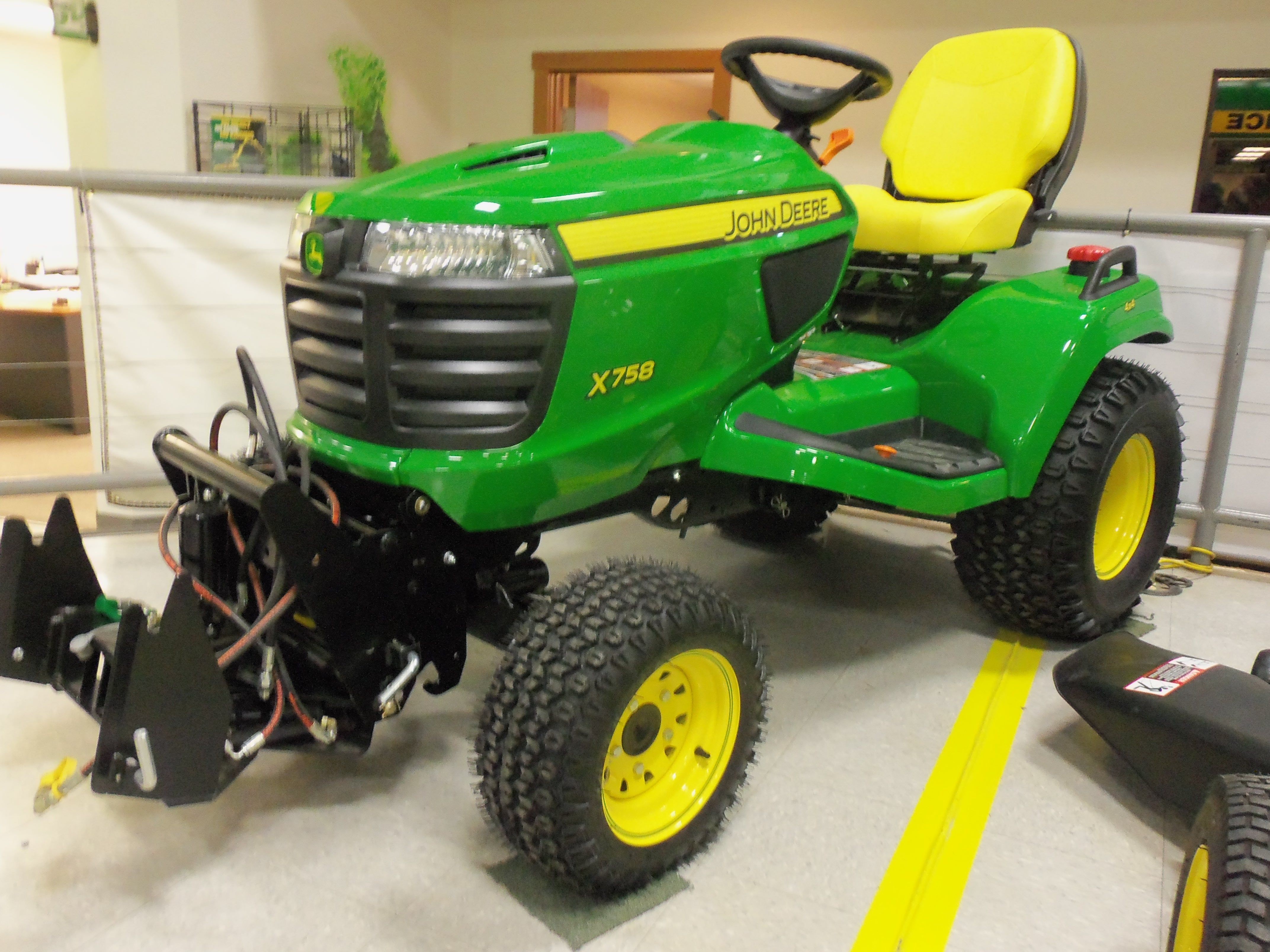 John Deere X758 garden tractor 24hp 60 cid sel 1 258 lbs from