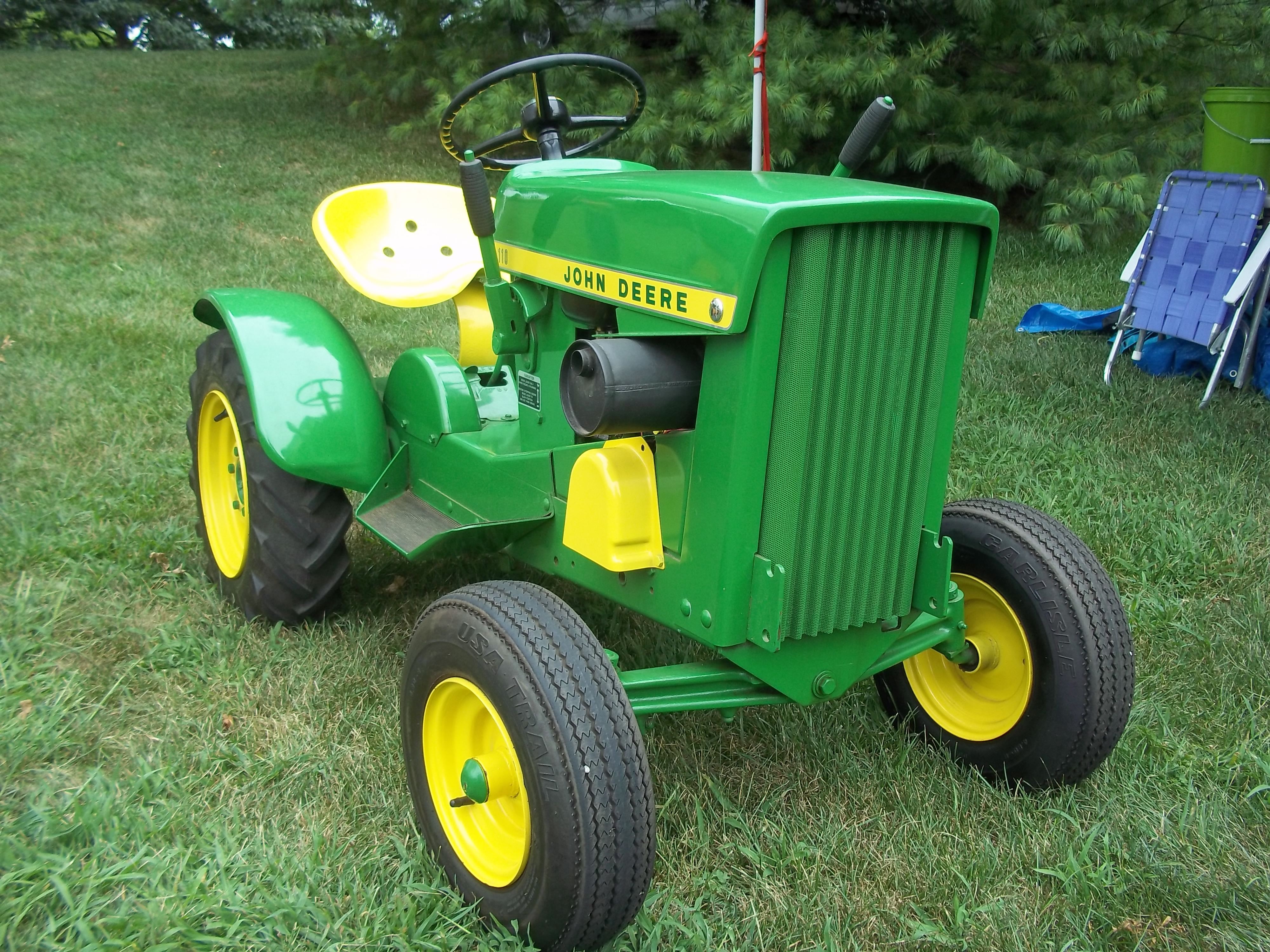 Nice John Deere 110 lawn & garden tractor