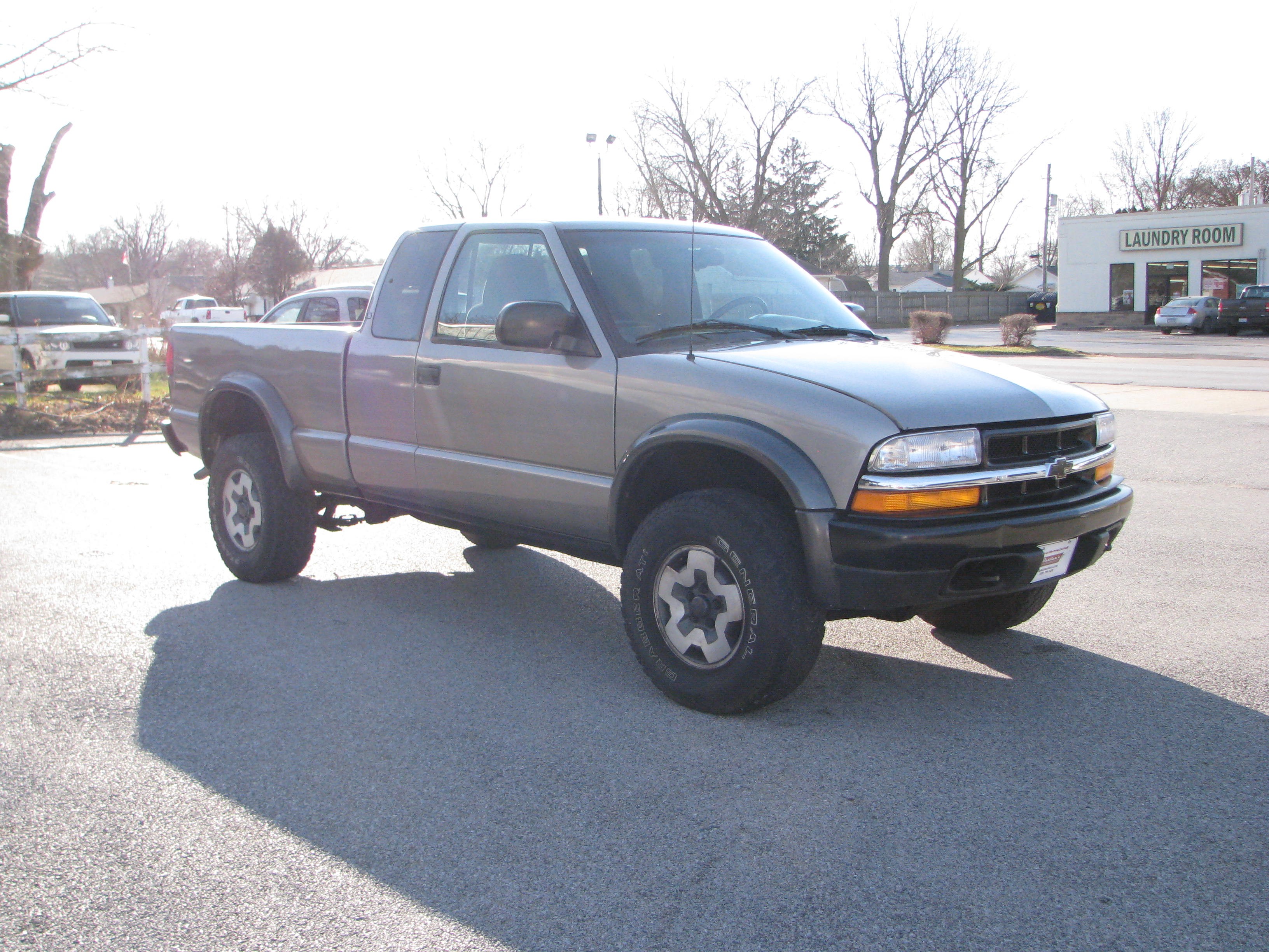 Pre Owned 2000 Chevrolet S10 Pickup 4WD Ext Cab