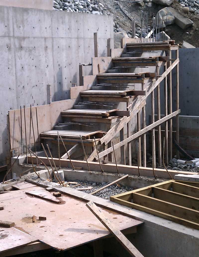 cantilevered concrete stair formwork