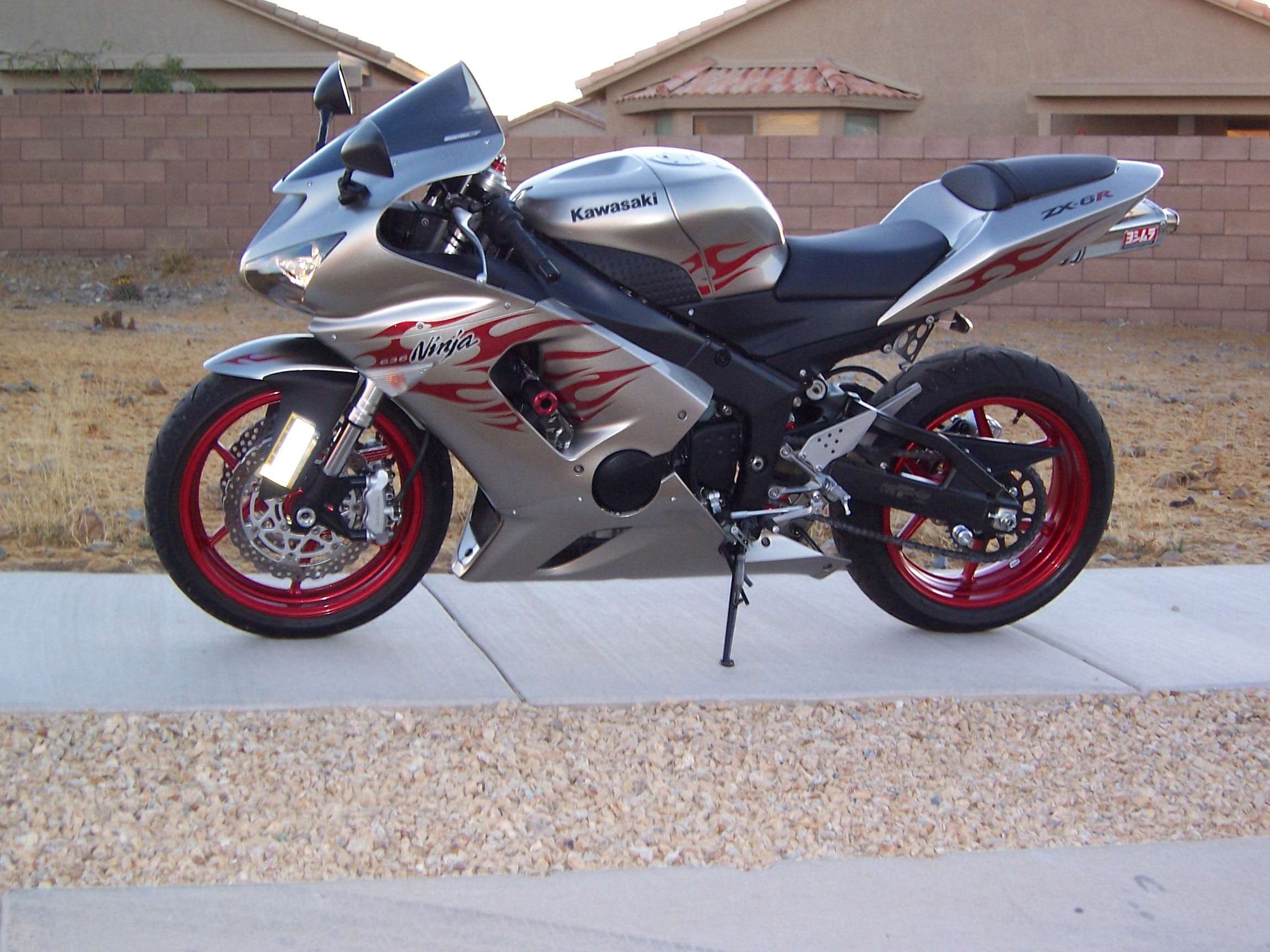 i was wondering where i can the decals of the flames on the 06 zx6r