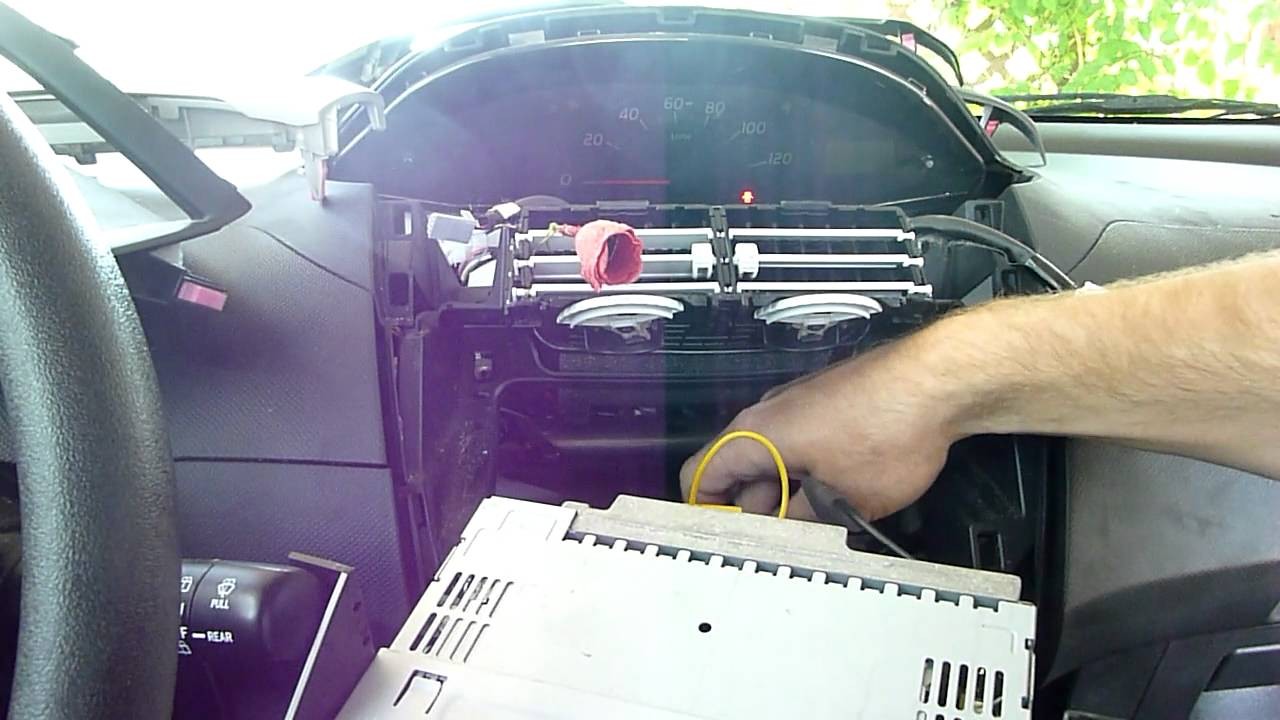 How to Install a Car Stereo Receiver Head Unit in 5 minutes in a Toyota Yaris HTWL